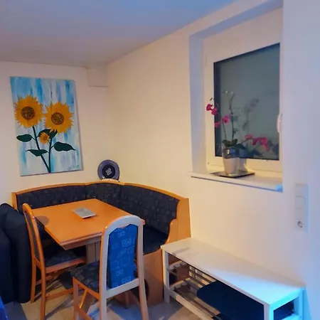 Zwischen Freiburg Und Europa Park Rust Nur 200m Zur S-bahn *