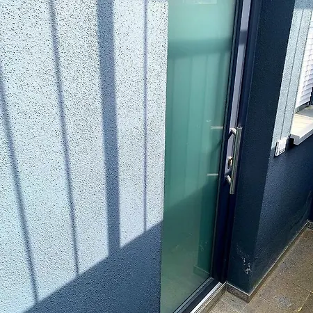 Zwischen Freiburg Und Europa Park Rust Nur 200m Zur S-bahn *