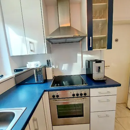 Zwischen Freiburg Und Europa Park Rust Nur 200m Zur S-bahn *